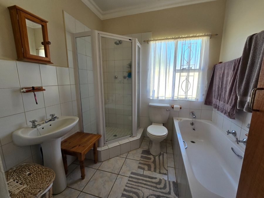To Let 3 Bedroom Property for Rent in Langenhovenpark Free State